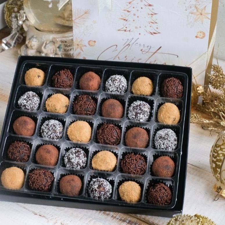 

STAR BRANDS Secret Santa - Rum Kartoshka Cake - Rum Balls - Christmas Hampers