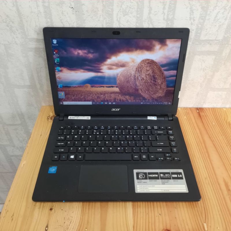 Laptop Acer Aspire ES1-431 Intel Celeron N3350 Windows 10 Layar 14inch Ram 4GB/HDD 500GB