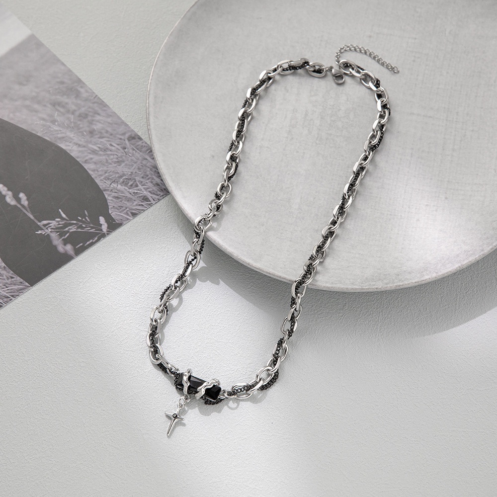 Couple punkstyle hip-pop niche Desain Liontin Salib Bahan titanium steel splicing Kalung Hadiah Hari Valentine Sweater Rantai