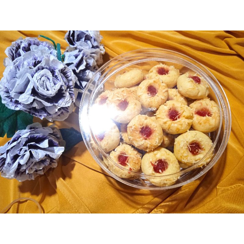 

kue kering tumbrint strawbery