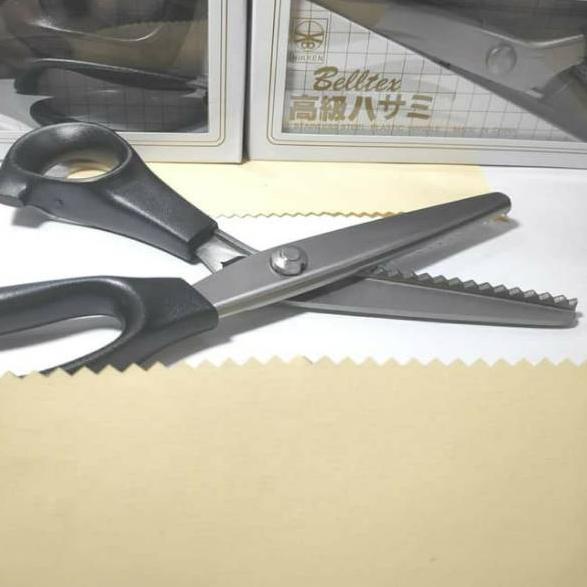 

Flash Sale Gunting Kain ZigZag 9-230mm Stainless Steal Plastic Handle 레