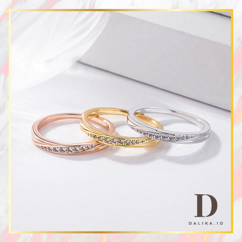 Cincin Solitare Stainless Anti Karat Bentuk Diagonal Cantik