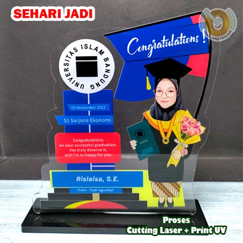 PLAKAT WISUDA / PLAKAT AKRILIK KARIKATUR / KADO HADIAH WISUDA / CUSTOM