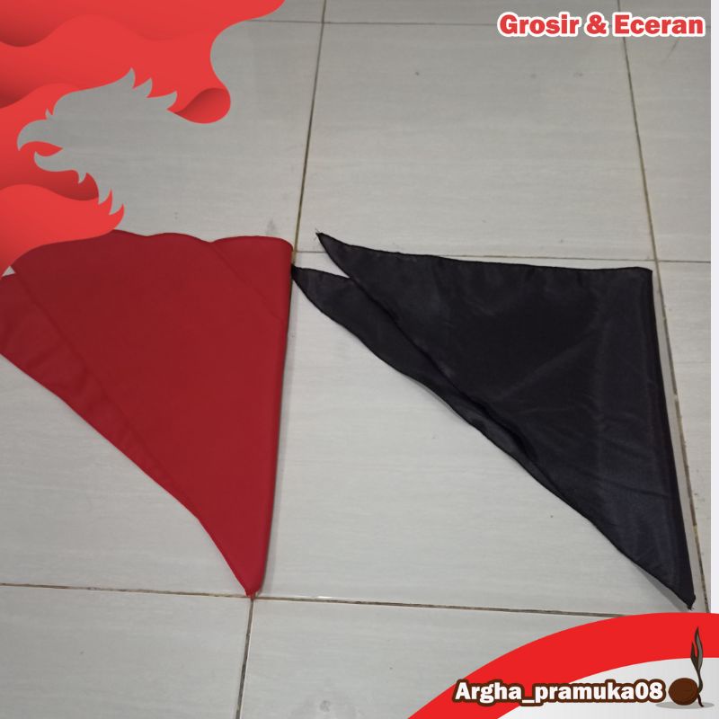 Syal Segitiga Slayer Polos Merah Hitam