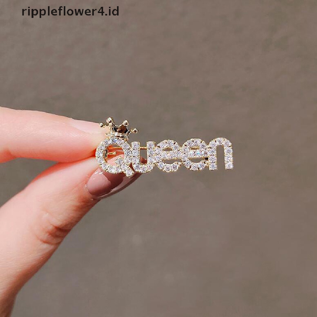 {rippleflower4.id} Berlian Imitasi Ratu Bros Untuk Wanita Mahkota Huruf Pesta Kantor Bros Pin Hadiah Anti-Silau Kancing Cardigan Aksesoris Setelan Lengan Pendek~