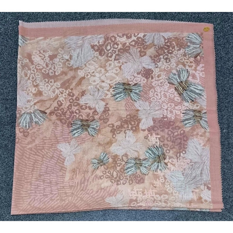 Buttonscarves les amities peach
