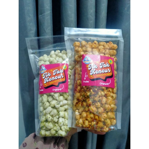 

Tiktak kencur/Pilus Cikur Pedas Gurih Daun Jeruk 75g dan 150g