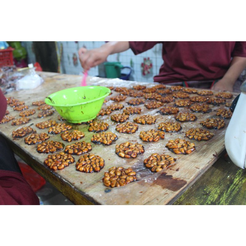 

Ampyang kacang/tenteng kacang asli khas Malino sulsel