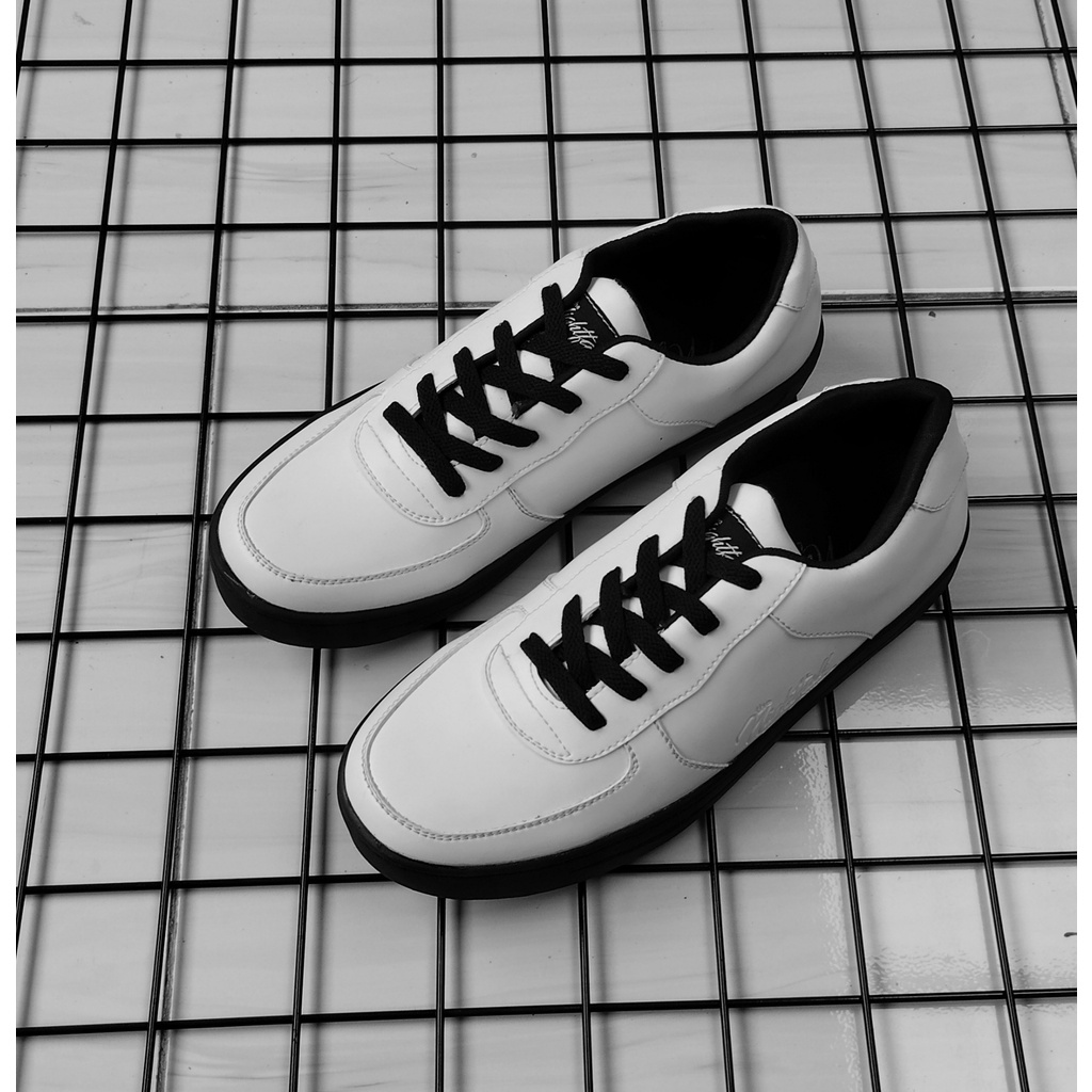 Sepatu pria sneakers kets casual putih keren distro terbaru