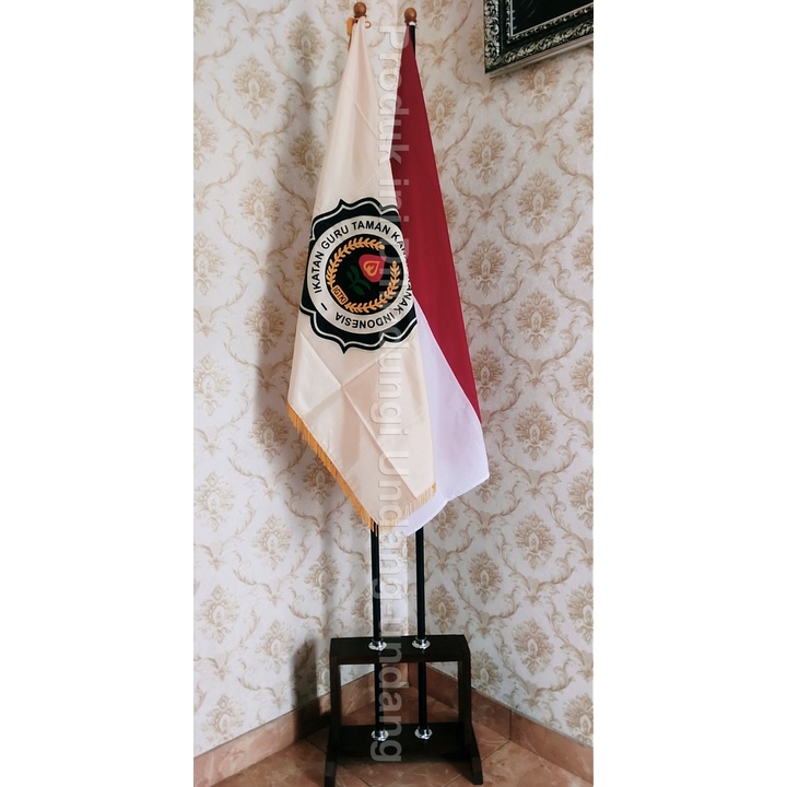 

Paket Tatakan 2 lubang + Tiang + Bendera IGTKI dan Bendera Merah Putih