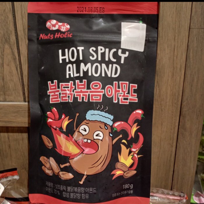 

Nuts holic hot & spicy chiken roasted almond 180gr