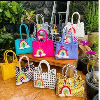 tas jali patty free gantungan rainbow