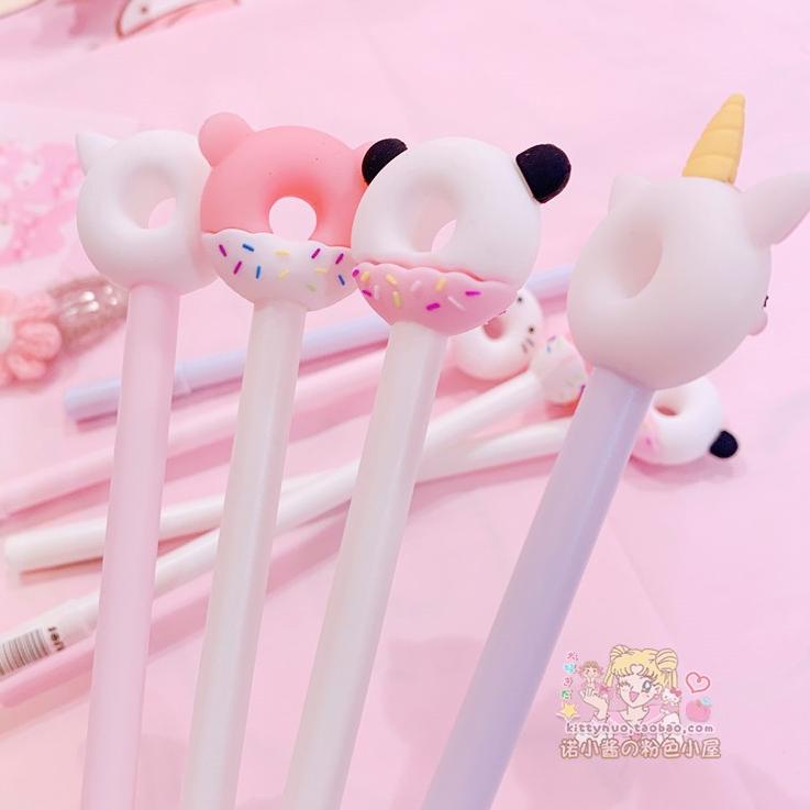 

Kirim Langsung 1 LUSIN PULPEN GEL MOTIF KARAKTER DONUT LUCU IMUT / BOLPEN GEL KARAKTER AA46