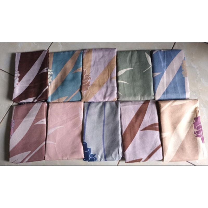 HIJAB segi empat motiv