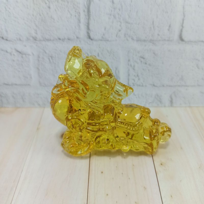 PATUNG PIXIU KRISTAL KUNING