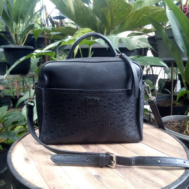 SLING BAG WANITA / CAMERA BAG WOMAN / PRELOVED