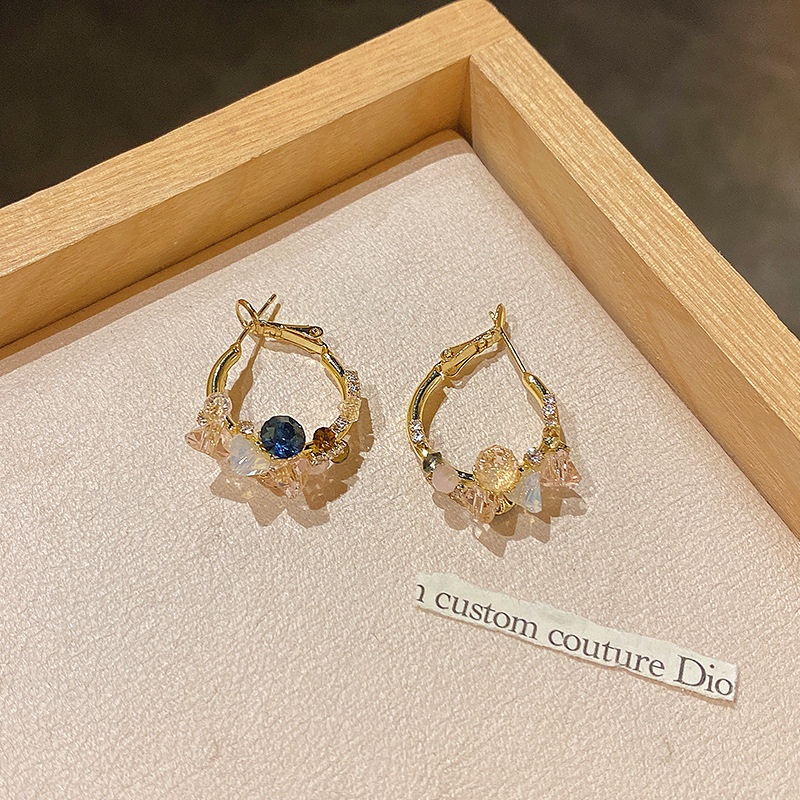 Anting Bunga Kristal Korea Anting Bunga Perempuan Fashion Mewah Grup Kecil Anting Desain Canggih