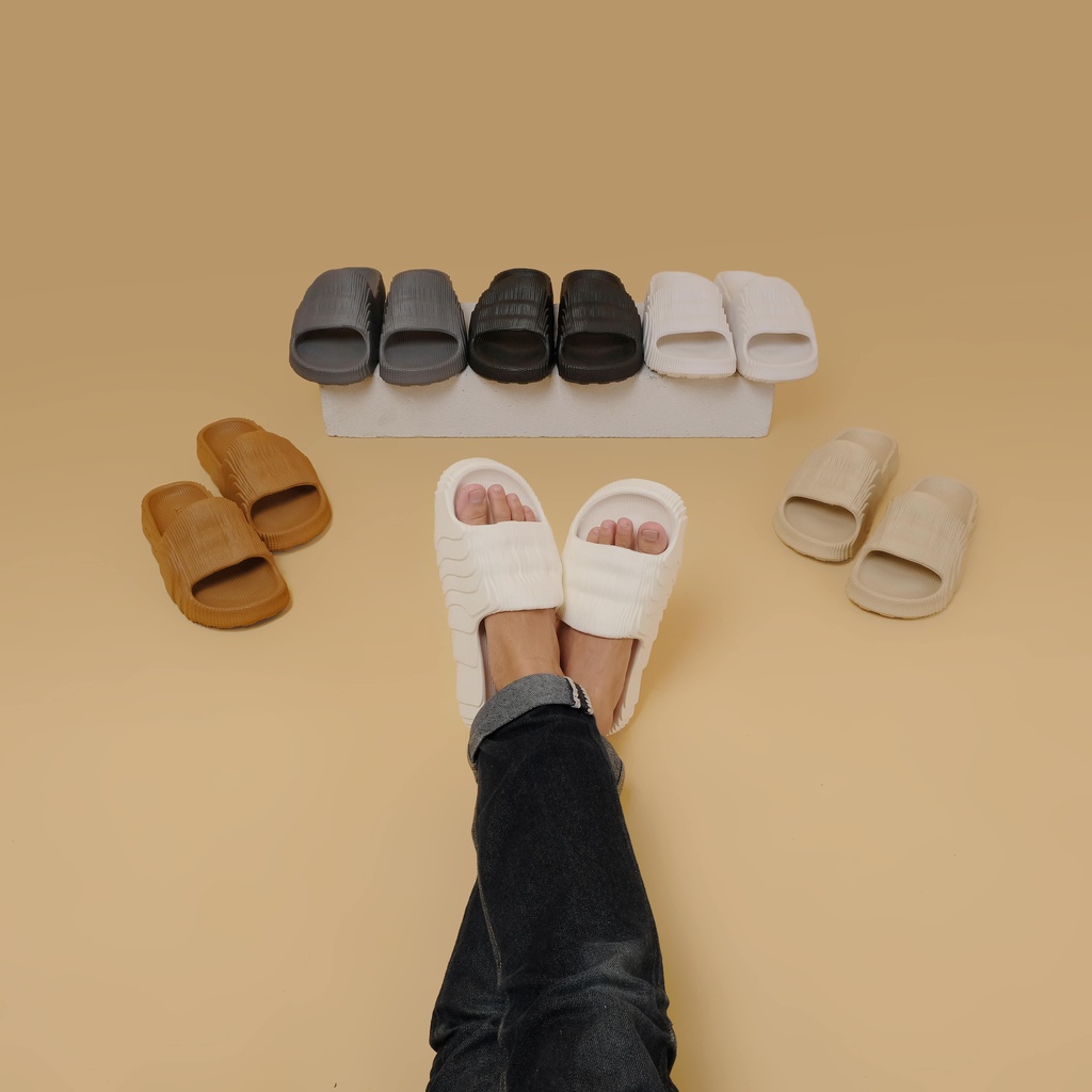 Sandal Cowok Slide Modis Nyaman Bahan Ringan Casual Sandal Selop Trendy Keluaran Terbaru