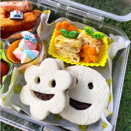 SMILEY CUTTER CETAKAN ROTI SANDWICH BUAH BENTUK SMILE