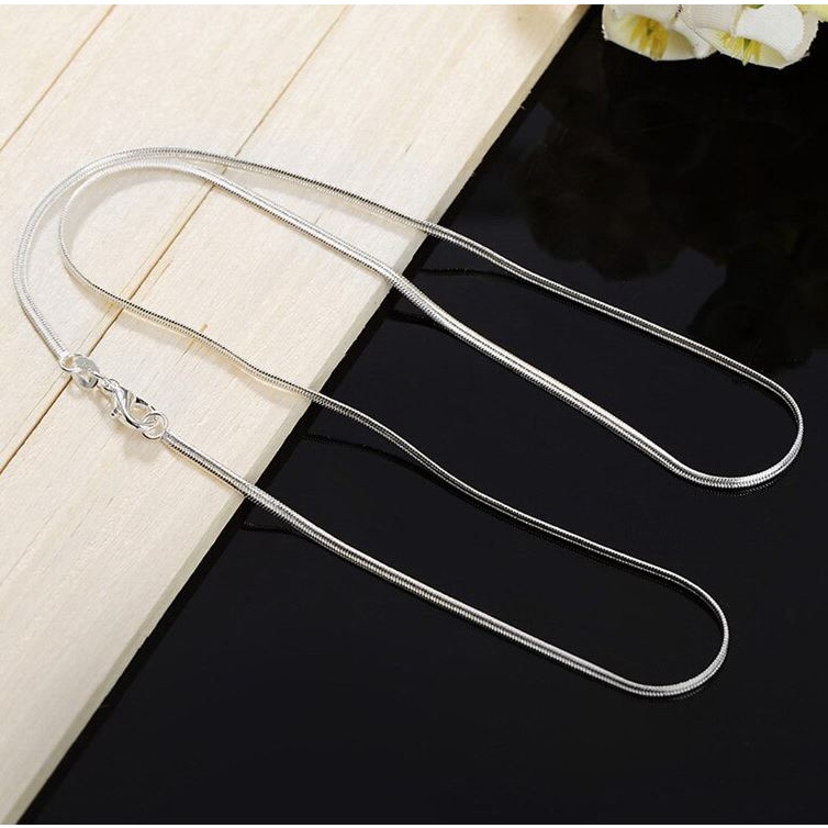 Kalung Titanium Model Pipih wanita titanium silver panjang 45cm 50cm 60cm Pipih Untuk Pria Dan Wanit
