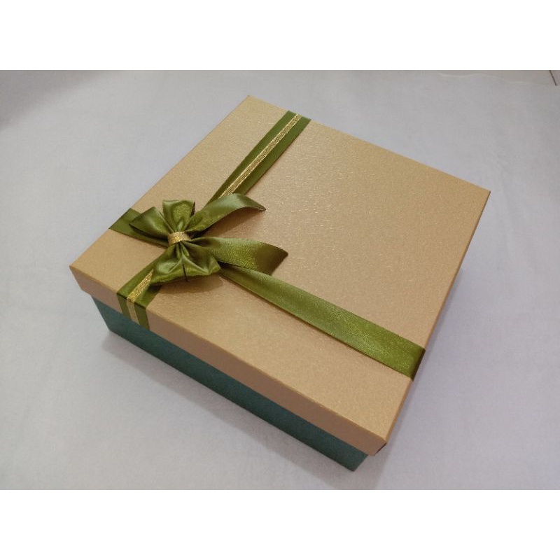 

Kotak kado custom volume 2 kg