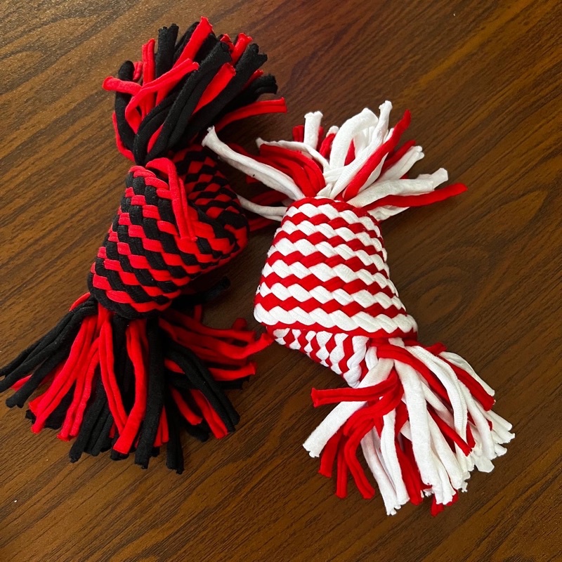 Triangle knot chewing toy