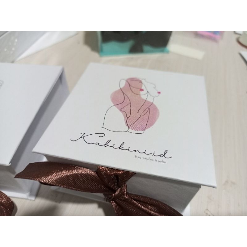 

custom box +logo 15x12x3cm kotak kado souvenir perhiasan