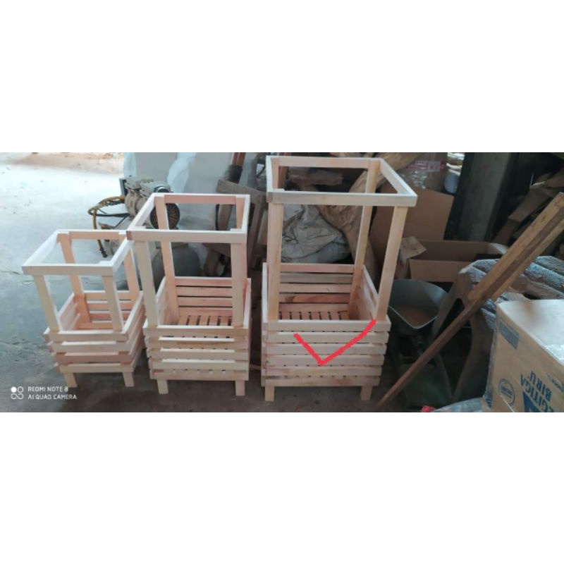 pot kayu kotak tinggi