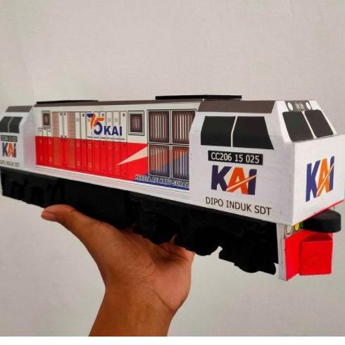 Langsung Kirim Lokomotif Kereta Api CC206 Livery 2014 - MINIATUR KERETA API KAYU SURABAYA