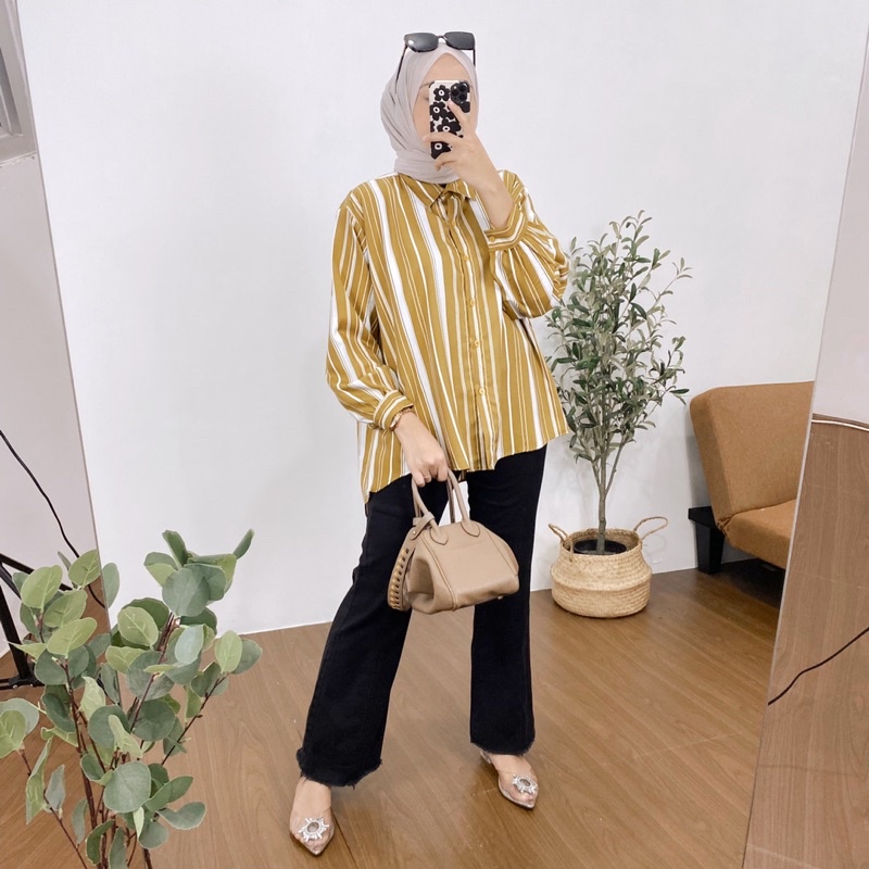 BEFAST - ZEC OOTD Kemeja LULA / Nadine Oversize / Kemeja Lengan Panjang / Pakaian Casual Wanita / Fashion Wanita Kerja / Kemeja Wanita Motif Garis-Garis / Outift Daily Wanita Kampus