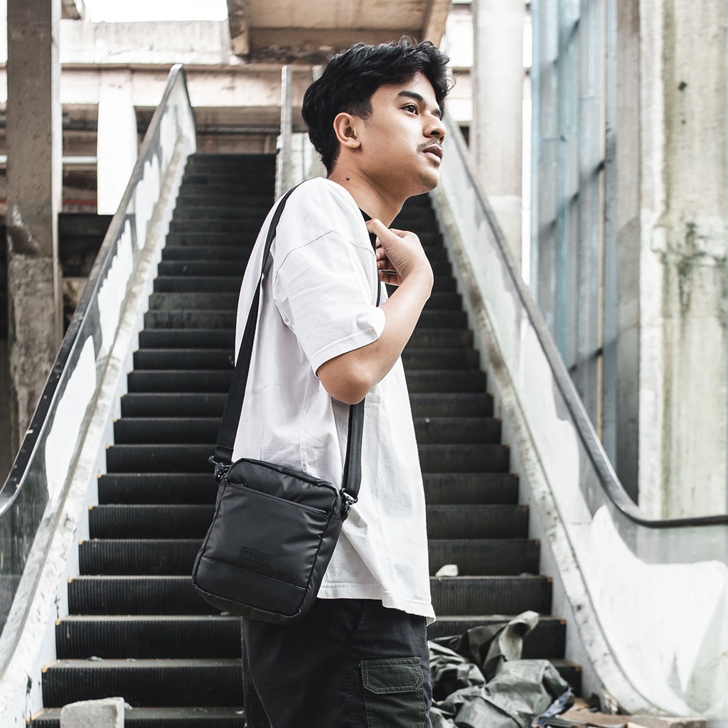 HEYRUS RUSEL I Slingbag Saga I Slingbag pria I tas slempang pria