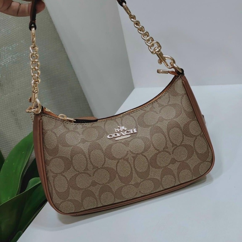 Coach Teri Shoulder Bag With Stripe Heart Print (CA548)