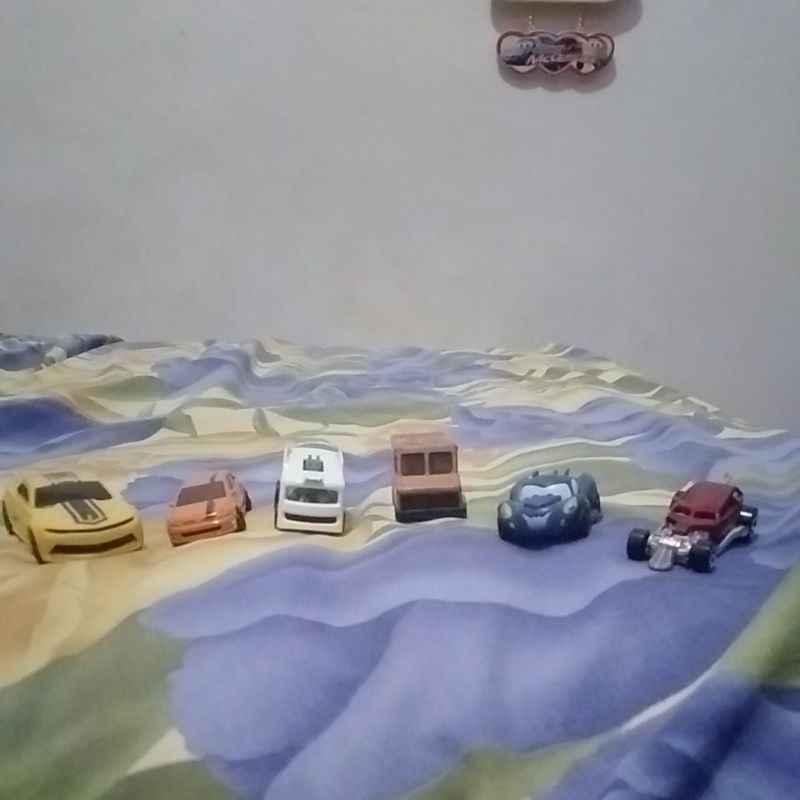 Mobil mainan anak bekas