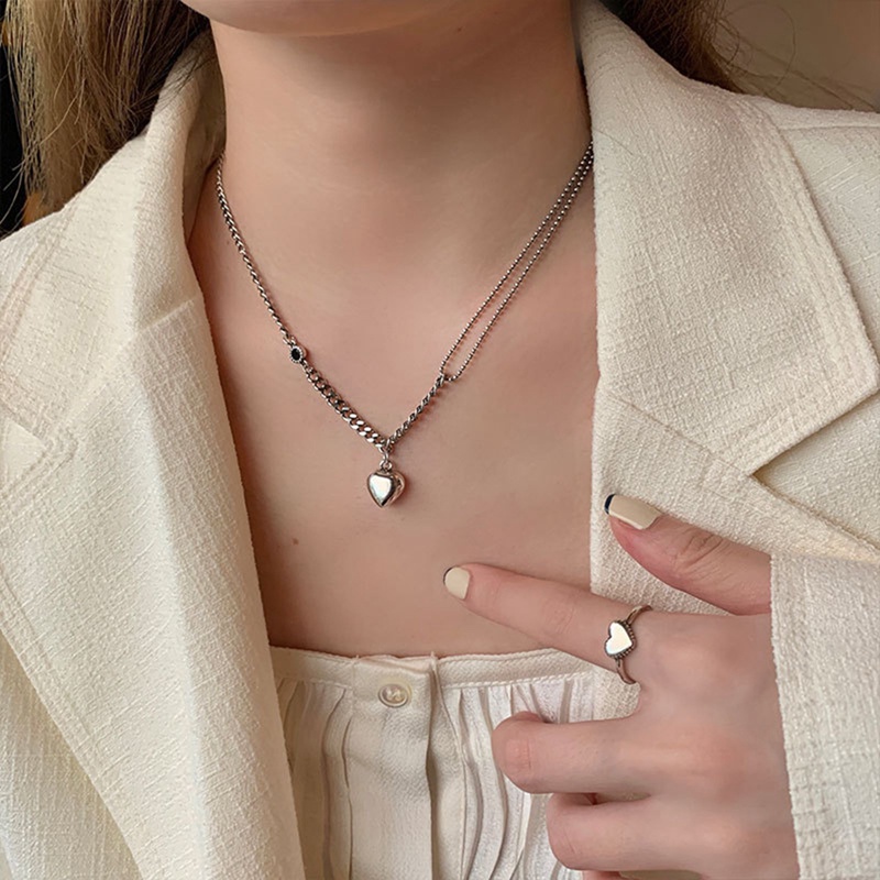 Kalung Liontin Rantai Hati Perak Untuk Wanita Punk Cinta Asimetris Sweater Logam Kalung Sederhana Musim Dingin Perhiasan Trendi