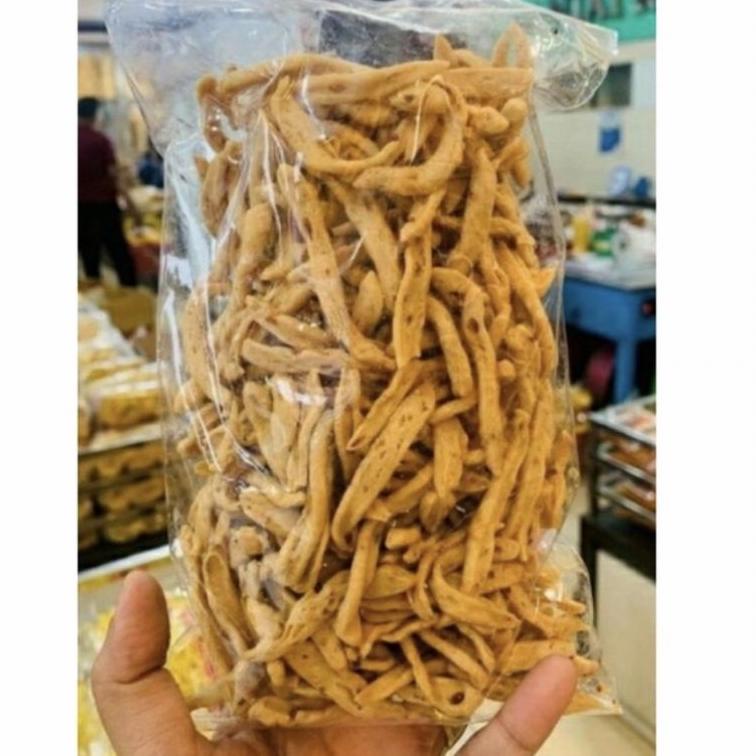 

(F-K8K-☛) Kue Bawang Gunting 500gr oleh-oleh Khas Padang Cemilan Gurih Renyah banyak diminati