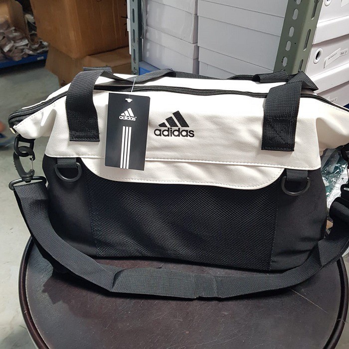 tas selempang pria  Tas besar selempang import tas gym olahraga travel bag pria wanita - white / bei