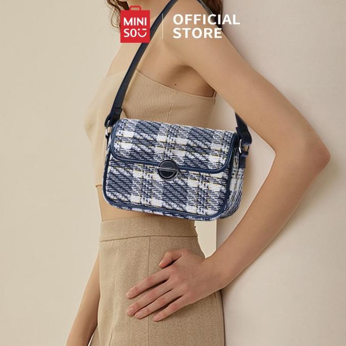 MINISO Tas Bahu Selempang Kotak-kotak Dengan Flap Panjang Disesuaikan