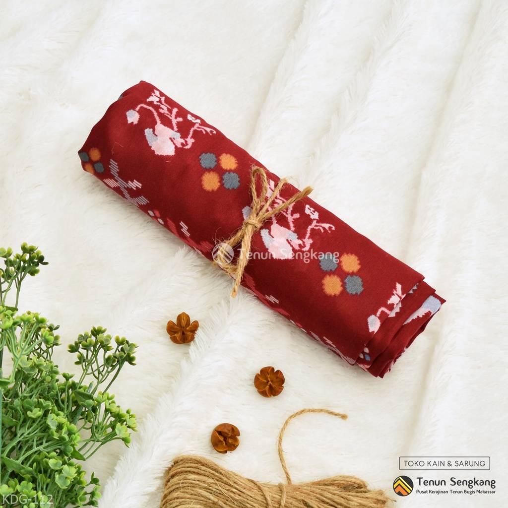 Jilbab Hijab Kerudung Motif Bunga Lagosi Bugis Voal Premium Segiempat Marun 2 - Tenun Sengkang KDG-1