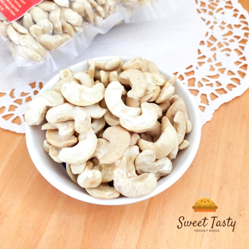

Kacang Mete Belah Mentah 100gr -250 gr / Raw Cashew Nuts/ Kacang Mede belah