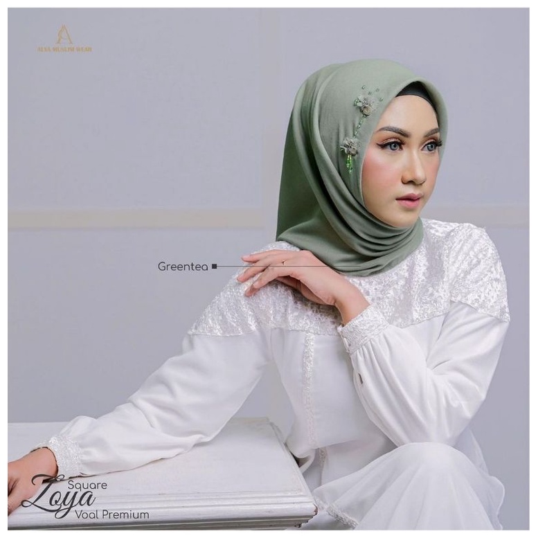 Zoya Square by Alya Hijab Payet Swaroski