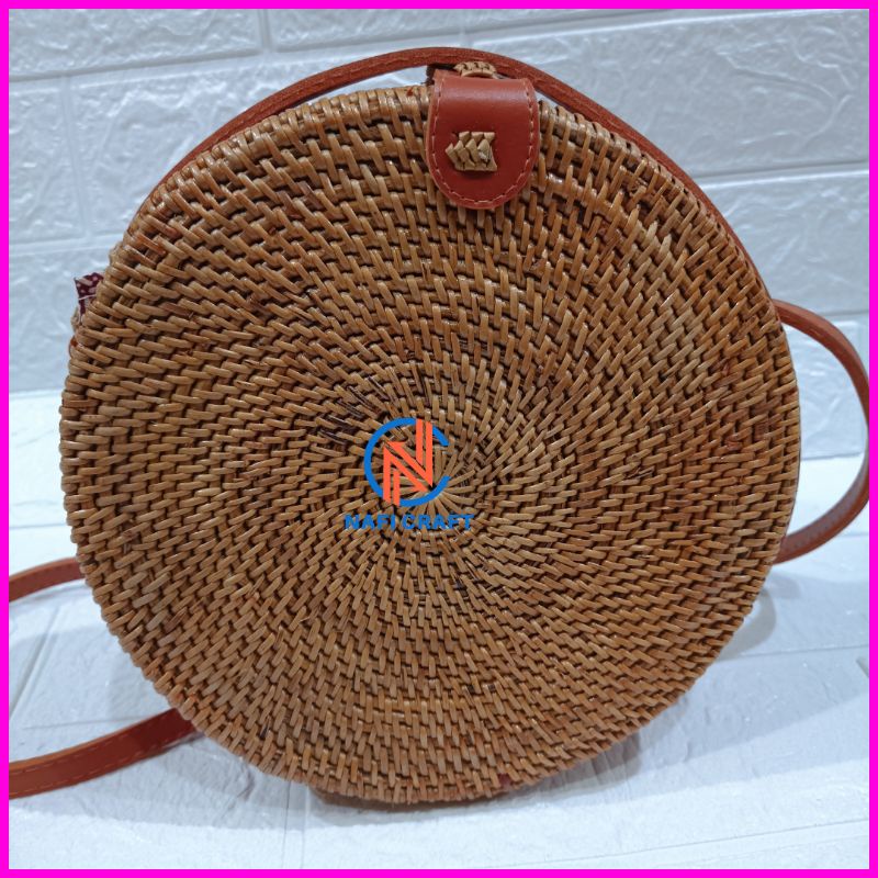 tas rotan bulat selempang - tas rotan wanita selempang - tas bulat rotan jogja | tas rotan anyaman