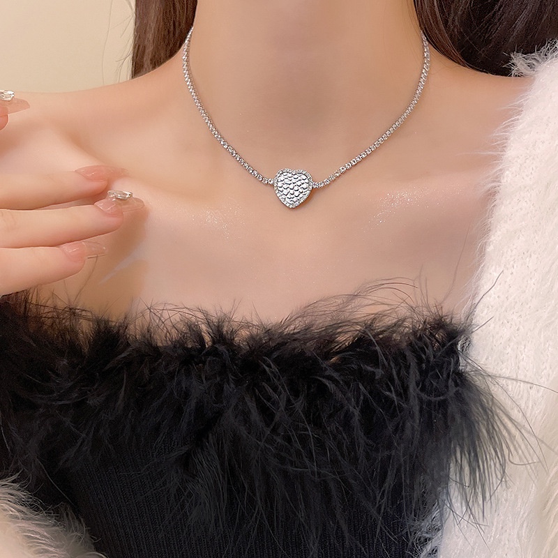 Kalung Hati Berlian Super Bersinar Wanita Kalung Choker Keren