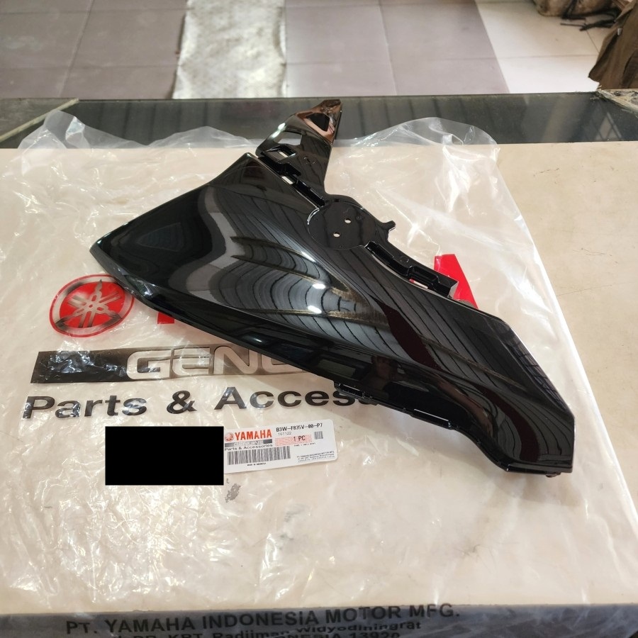 SAYAP DEPAN MIO GEAR 125 KANAN HITAM GLOSSY