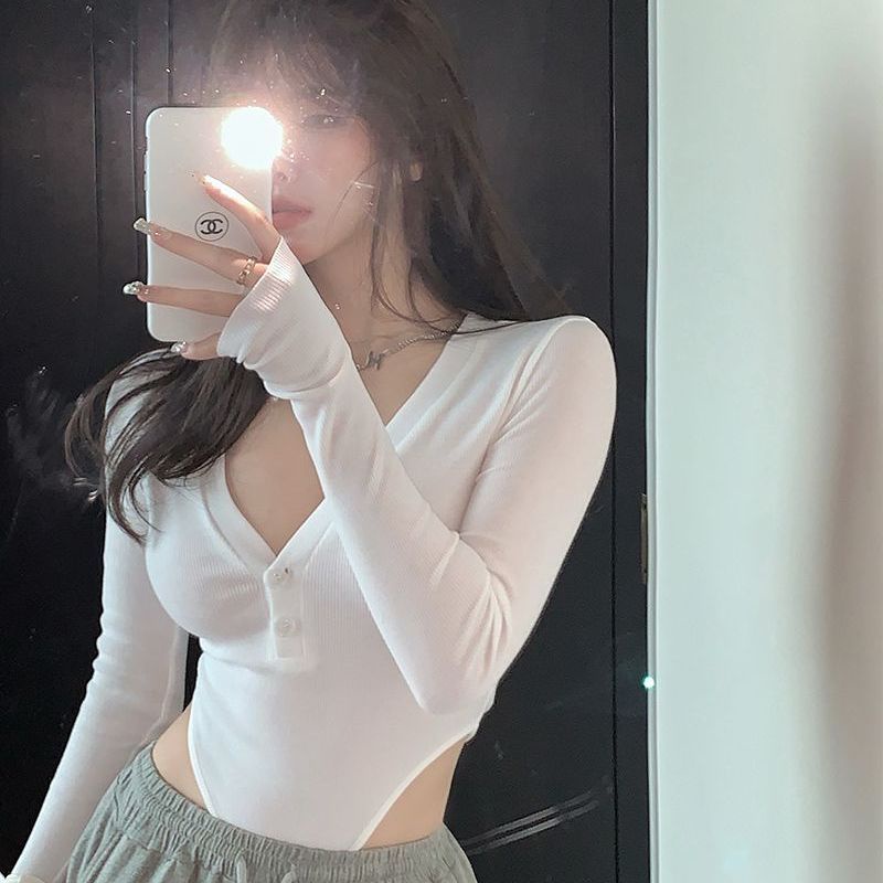 ﺴ▦Suhao Gadis Panas Fried Street Siam Keinginan Murni Kaos Leher V Wanita Musim Gugur Desain Baru Slim Seksi Niche Bawah Atasan Kemeja