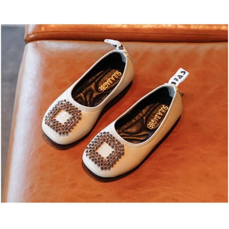 Sepatu pansus anak perempuan