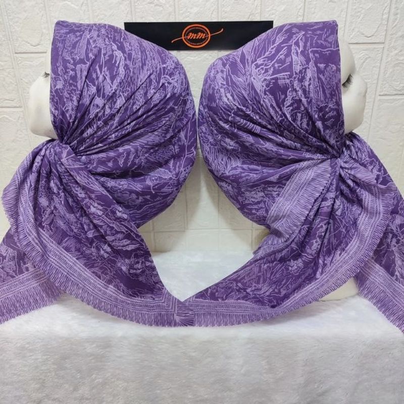 HIJAB SEGI EMPAT VOAL MOTIF SCENE UNGU TUA KERUDUNG HIJAB