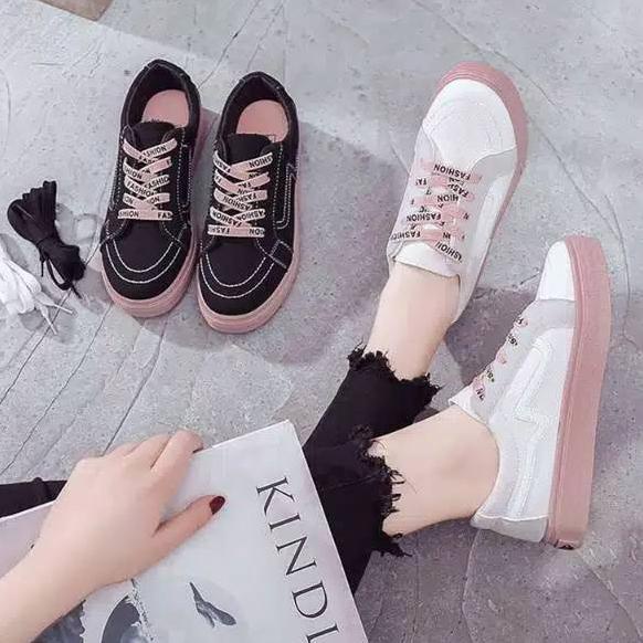 Harga Termuraah Sepatu Sneakers Kanvas Wanita Casual Import Sport Shoes Original Hitam Putih Onlinem