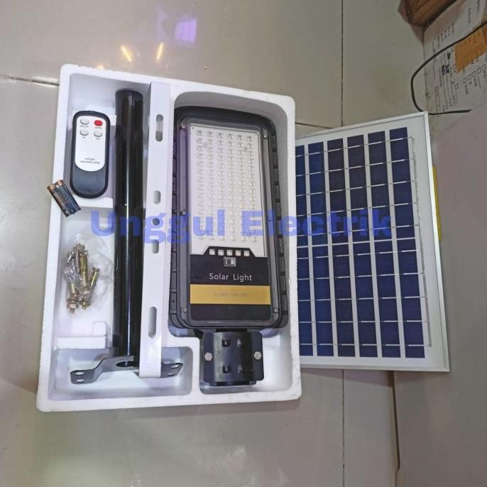 Lampu jalan LED tenaga surya 80 watt solar PJU outdoor solar light