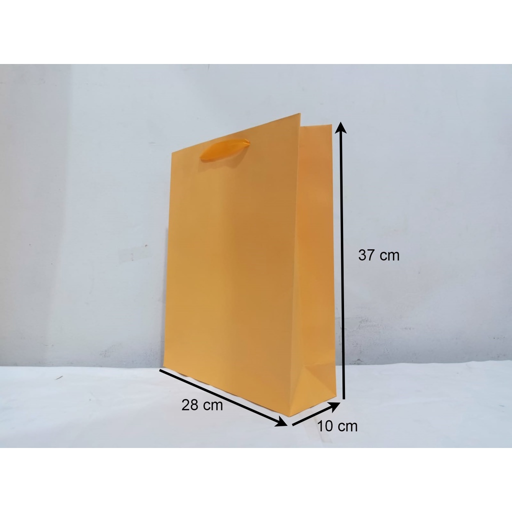 

PaperBag Polos - Buffalo Kuning - 28 cm x 10 cm x 37 cm