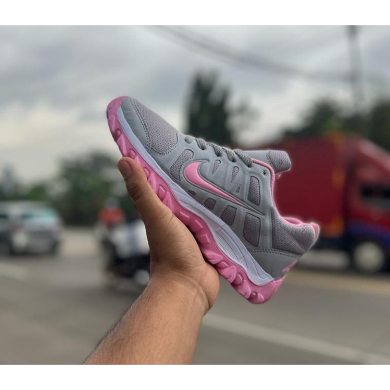 SEPATU WANITA NIKE  SEPATU OALAHRAGA WANITA